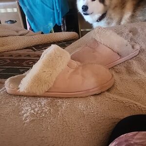 Bedroom shoes, Dream Pairs, Baby pink w/white lining,size 9,size  indoor/outdoor